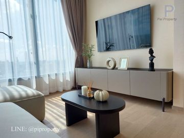 Homy and luxury 2 bedrooms unit for rent in the top location Esse Asoke. Well designed with high-level visions. BTS and MRT systems accessing. 最高のロケーシ