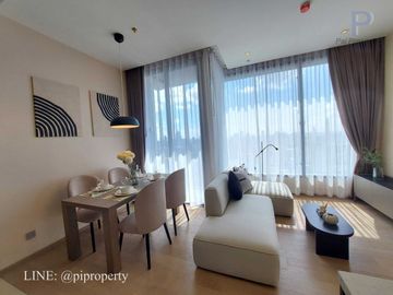 Homy and luxury 2 bedrooms unit for rent in the top location Esse Asoke. Well designed with high-level visions. BTS and MRT systems accessing. 最高のロケーシ