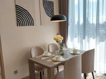 Homy and luxury 2 bedrooms unit for rent in the top location Esse Asoke. Well designed with high-level visions. BTS and MRT systems accessing. 最高のロケーシ