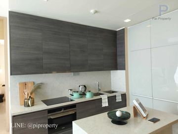 Homy and luxury 2 bedrooms unit for rent in the top location Esse Asoke. Well designed with high-level visions. BTS and MRT systems accessing. 最高のロケーシ