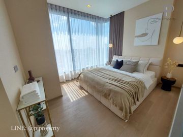 Homy and luxury 2 bedrooms unit for rent in the top location Esse Asoke. Well designed with high-level visions. BTS and MRT systems accessing. 最高のロケーシ