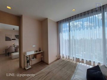 Homy and luxury 2 bedrooms unit for rent in the top location Esse Asoke. Well designed with high-level visions. BTS and MRT systems accessing. 最高のロケーシ
