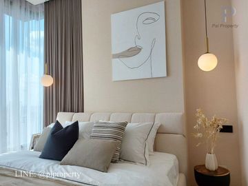 Homy and luxury 2 bedrooms unit for rent in the top location Esse Asoke. Well designed with high-level visions. BTS and MRT systems accessing. 最高のロケーシ