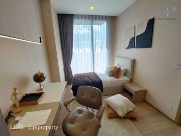 Homy and luxury 2 bedrooms unit for rent in the top location Esse Asoke. Well designed with high-level visions. BTS and MRT systems accessing. 最高のロケーシ