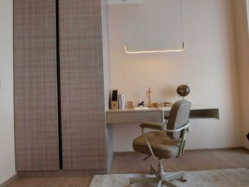 Homy and luxury 2 bedrooms unit for rent in the top location Esse Asoke. Well designed with high-level visions. BTS and MRT systems accessing. 最高のロケーシ