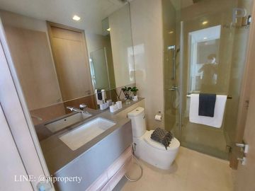 Homy and luxury 2 bedrooms unit for rent in the top location Esse Asoke. Well designed with high-level visions. BTS and MRT systems accessing. 最高のロケーシ