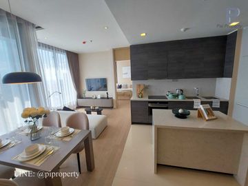 Homy and luxury 2 bedrooms unit for rent in the top location Esse Asoke. Well designed with high-level visions. BTS and MRT systems accessing. 最高のロケーシ