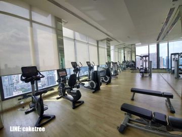 Homy and luxury 2 bedrooms unit for rent in the top location Esse Asoke. Well designed with high-level visions. BTS and MRT systems accessing. 最高のロケーシ