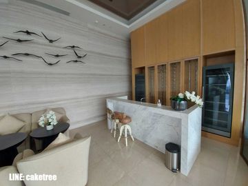 Homy and luxury 2 bedrooms unit for rent in the top location Esse Asoke. Well designed with high-level visions. BTS and MRT systems accessing. 最高のロケーシ