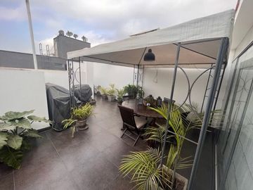 DUPLEX CON AMPLIA TERRAZA,  POCOS DPTOS.A PASOS DEL PENTAGONITO