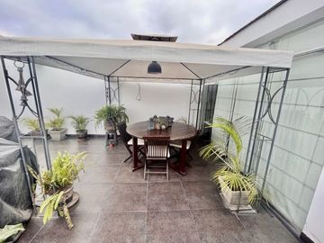 DUPLEX CON AMPLIA TERRAZA,  POCOS DPTOS.A PASOS DEL PENTAGONITO
