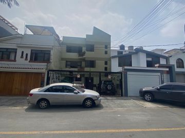VENTA FLAT EN LA MOLINA VISTA EXTERNA- EDIFICIO DE SOLO 03 PISOS