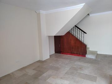 Casa de venta en Sauces 2, Uso de suelo Comercial, 3 dormitorios.