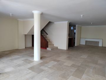 Casa de venta en Sauces 2, Uso de suelo Comercial, 3 dormitorios.