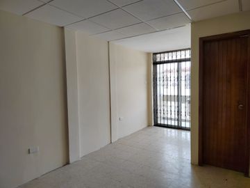 Casa de venta en Sauces 2, Uso de suelo Comercial, 3 dormitorios.