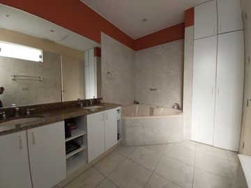 VENTA PENT HOUSE CHACARILLA, 4 COCHERAS, AREA SOCIAL, ZONA DE PARRILLA