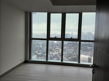 FOR SALE: Uptown Parksuites 2 - 3 Bedroom Unit, Unfurnished, 121 Sqm., 1 Parking Slot, BGC, Taguig City