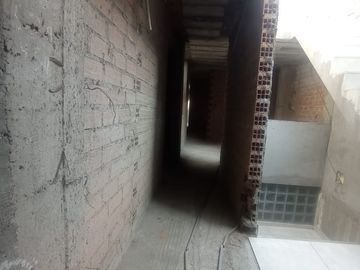 VENDO AMPLIO DEPARTAMENTO FRENTE AL PARQUE MUY CERCA DE LA AVENIDA PRINCIPAL
