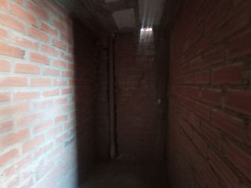 VENDO AMPLIO DEPARTAMENTO FRENTE AL PARQUE MUY CERCA DE LA AVENIDA PRINCIPAL