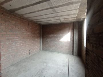 VENDO AMPLIO DEPARTAMENTO FRENTE AL PARQUE MUY CERCA DE LA AVENIDA PRINCIPAL