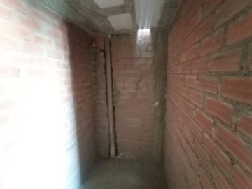 VENDO AMPLIO DEPARTAMENTO FRENTE AL PARQUE MUY CERCA DE LA AVENIDA PRINCIPAL
