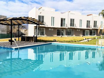 CASA EN VENTA EN RESIDENCIAL CON ALBERCA Y ROOFA GARDEN EN TLAYACAPAN, MORELOS