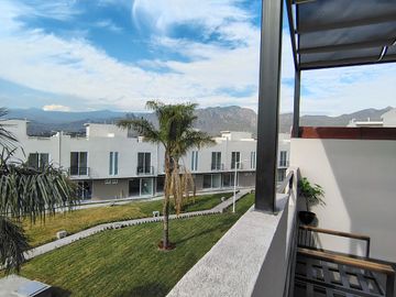 CASA EN VENTA EN RESIDENCIAL CON ALBERCA Y ROOFA GARDEN EN TLAYACAPAN, MORELOS
