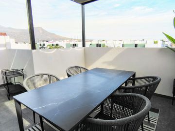 CASA EN VENTA EN RESIDENCIAL CON ALBERCA Y ROOFA GARDEN EN TLAYACAPAN, MORELOS