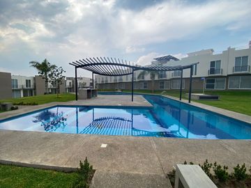 CASA EN VENTA EN RESIDENCIAL CON ALBERCA Y ROOFA GARDEN EN TLAYACAPAN, MORELOS