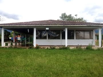 Venta de lote Finca con construcción urbana en Borrero Ayerbe, Km 30, 25.000 m2