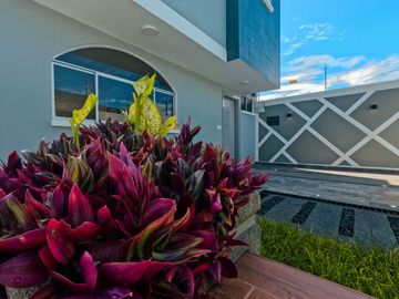 SE VENDE LINDA CASA A ESTRENAR SECTOR CASHAPAMBA – VALLE DE LOS CHILLOS
