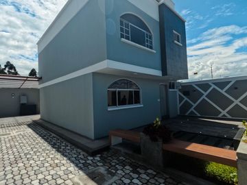 SE VENDE LINDA CASA A ESTRENAR SECTOR CASHAPAMBA – VALLE DE LOS CHILLOS