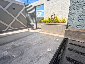 SE VENDE LINDA CASA A ESTRENAR SECTOR CASHAPAMBA – VALLE DE LOS CHILLOS