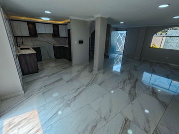 SE VENDE LINDA CASA A ESTRENAR SECTOR CASHAPAMBA – VALLE DE LOS CHILLOS