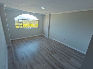 SE VENDE LINDA CASA A ESTRENAR SECTOR CASHAPAMBA – VALLE DE LOS CHILLOS