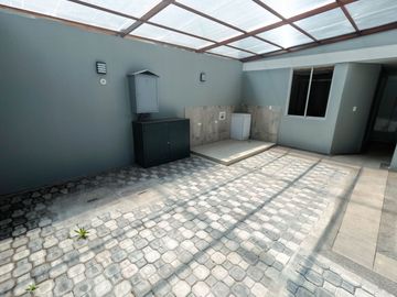 SE VENDE LINDA CASA A ESTRENAR SECTOR CASHAPAMBA – VALLE DE LOS CHILLOS
