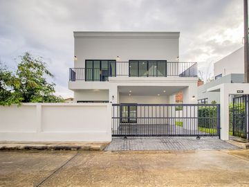 Newly built 4 bedroom house, Suthep Subdistrict, Mueang Chiang Mai District, Chiang Mai Province, near Nimmanhaemin, Chiang Mai University, Ton Payom