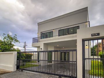 Newly built 4 bedroom house, Suthep Subdistrict, Mueang Chiang Mai District, Chiang Mai Province, near Nimmanhaemin, Chiang Mai University, Ton Payom