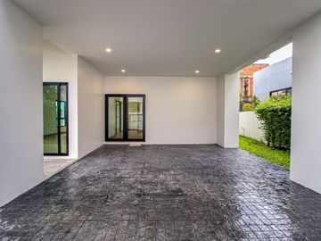 Newly built 4 bedroom house, Suthep Subdistrict, Mueang Chiang Mai District, Chiang Mai Province, near Nimmanhaemin, Chiang Mai University, Ton Payom