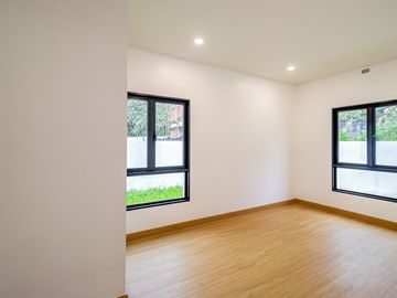 Newly built 4 bedroom house, Suthep Subdistrict, Mueang Chiang Mai District, Chiang Mai Province, near Nimmanhaemin, Chiang Mai University, Ton Payom