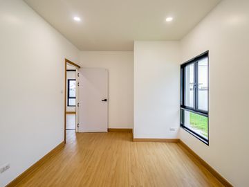 Newly built 4 bedroom house, Suthep Subdistrict, Mueang Chiang Mai District, Chiang Mai Province, near Nimmanhaemin, Chiang Mai University, Ton Payom
