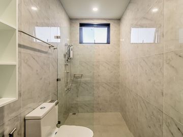 Newly built 4 bedroom house, Suthep Subdistrict, Mueang Chiang Mai District, Chiang Mai Province, near Nimmanhaemin, Chiang Mai University, Ton Payom