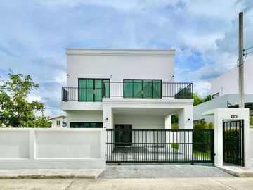 Newly built 4 bedroom house, Suthep Subdistrict, Mueang Chiang Mai District, Chiang Mai Province, near Nimmanhaemin, Chiang Mai University, Ton Payom