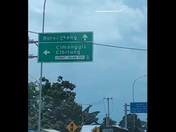 For Sale House Store in Bekasi Cimanggis
