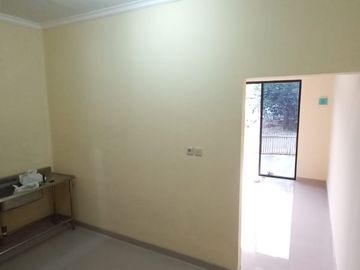 For Sale House Store in Bekasi Cimanggis