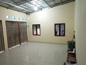 For Sale House Store in Bekasi Cimanggis