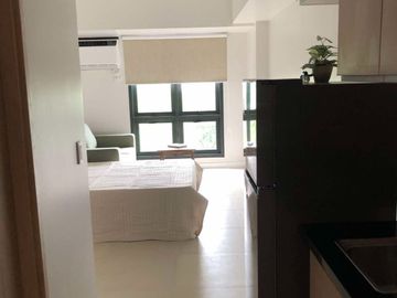 FOR SALE: Viento at Cerca 2 - Studio Bedroom Unit, Furnished, 24 Sqm., 1 Parking Slot, Alabang, Muntinlupa City