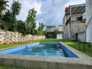 RUMAH 2 LANTAI BERGAYA JEPANG DEKAT STASIUN CILEBUT