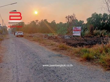 ที่ดินเปล่า บ้านสวนรีสอร์ท เนื้อที่ 70 ตรว. ถนนเลียบคลองห้า อ.คลองหลวง จ.ปทุมธานี
