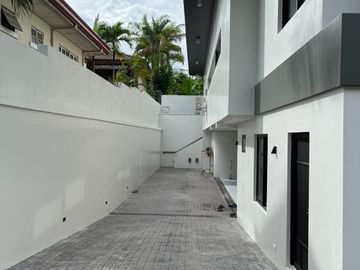 🔖FOR SALE: Brand New Three-Storey Modern House with Swimming Pool